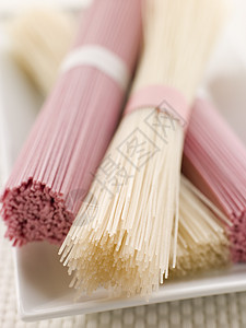 粉色干燥的面条盘子食物食品美食图片