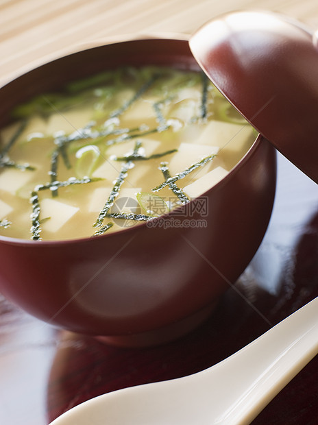 Miso Soup 杯和勺子食物豆腐汤类美食陶瓷食品大豆大石汤品图片