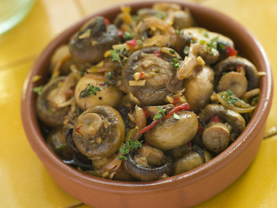 Garlic和蘑菇水平辣椒酒吧柠檬汁厨房小吃美食蔬菜香菜食物图片