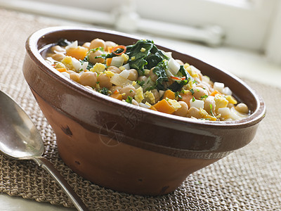 银蜂碗和奇克比布罗思玻璃肉汤美食水平食物蔬菜窗格土豆素食者萝卜图片