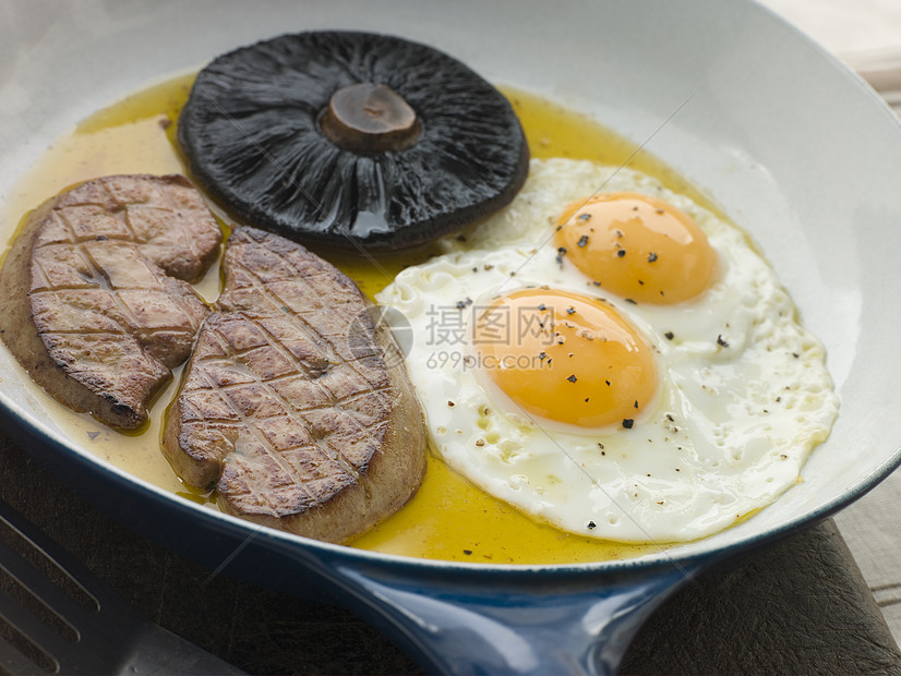 和Portabello蘑菇室蔬菜范围厨艺鸡蛋食物奶制品烹饪乳制品午餐油炸图片