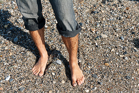以男子的双脚盟誓脚趾闲暇气泡热带太阳男性支撑气候赤脚蓝色图片