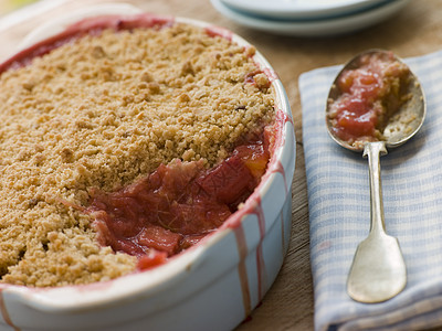 Rhubarb 和血橙大裂谷烹饪甜点食谱黄油蔬菜甜食刀具英语糕点农家图片