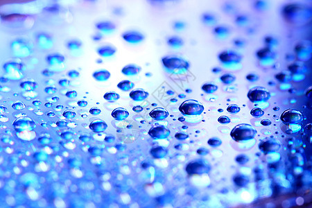 蓝水滴天气宏观珠子淋浴玻璃蓝色风暴液体雨滴雨水图片