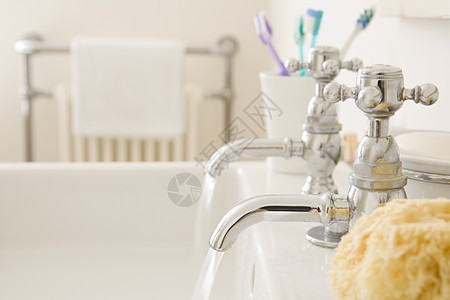 洗手间水池浴巾洗手盆治具水平浴室水槽家具清洁度设计房间图片
