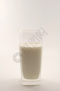 一杯牛奶奶油杯子玻璃奶制品养分白色饮食产品液体早餐图片