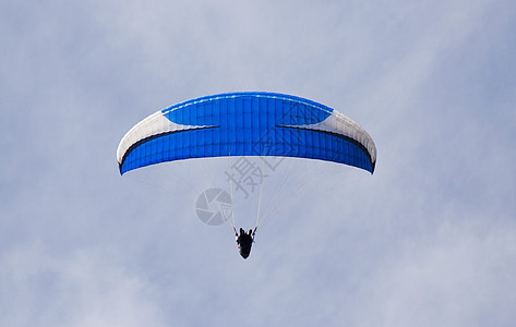 滑翔伞蓝色刹车爱好天空示范溜槽跳伞风险血统闲暇图片