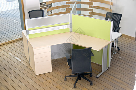 办公桌和黑椅子隔间导演窗户公司监视器经理木头商业水平地面扶手椅图片