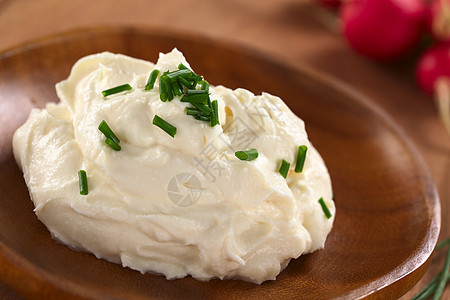 新鲜奶油奶酪白色小吃食物奶油状奶制品韭菜传播萝卜早餐盘子图片