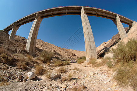 以色列内盖夫沙漠大克拉特尔附近沙漠的桥梁图片