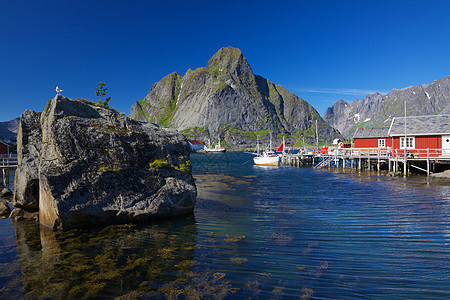 在 Lofoten 上重新编辑旅游山脉胜地风景钓鱼山峰小屋峡湾红色房子图片