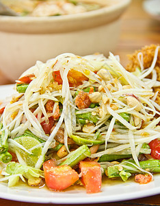 泰国绿色木瓜沙拉餐厅午餐早餐蔬菜辣椒香料盘子螃蟹饮食油炸图片