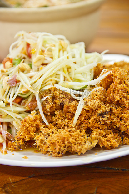 泰国绿色木瓜沙拉食物午餐柠檬辣椒饮食油炸营养餐厅盘子螃蟹图片