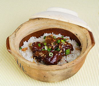 Claypot鸡米饭餐厅蔬菜烹饪大豆油炸午餐饮食红烧沙拉食物图片