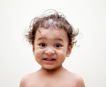 印度好奇儿童新生男生裙子睡衣童年生活男性眼睛白色孩子图片