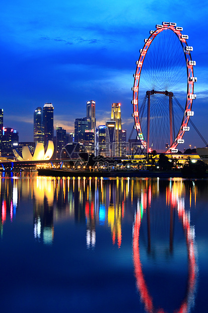 晚上在新加坡市中心码头旅行地标天际城市景观市中心反射摩天大楼金融图片