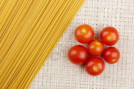 番茄和面粉红色黄色杂货金子饮食面条蔬菜糖类圆形烹饪图片