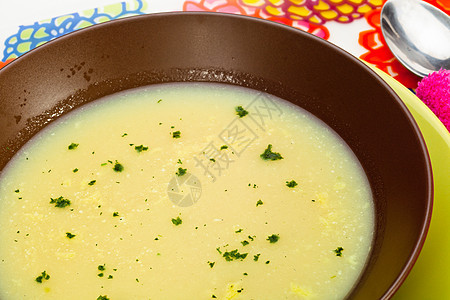 蔬菜汤绿色食物香菜饮食液体盘子午餐营养美食草药图片