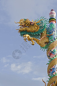 龙柱文化生物雕塑力量传统金子寺庙艺术装饰品节日背景图片