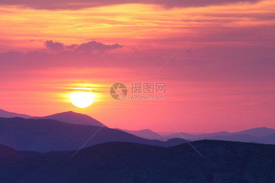 山中夏日风景与太阳光束国家日落植物公园阳光土地环境天堂生态图片