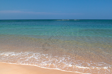 泰国东部的海滩Beach风景海浪假期蓝色海洋地平线放松天空支撑海岸图片