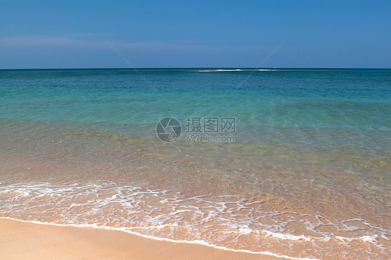 泰国东部的海滩Beach风景海浪假期蓝色海洋地平线放松天空支撑海岸图片