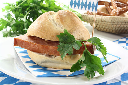 巴伐利亚牛肉和猪肉面包肉饼肉末早餐香肠包子小麦食物香菜零食肉制品图片