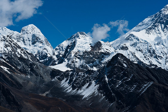 喜马拉雅山峰 Pumori Changtse Nirekha和珠穆朗玛峰一侧图片