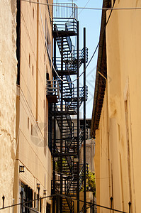逃生救火栏杆城市脚步安全街道金属楼梯建筑学救援住房图片