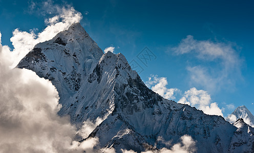 喜马拉雅山峰和云图片