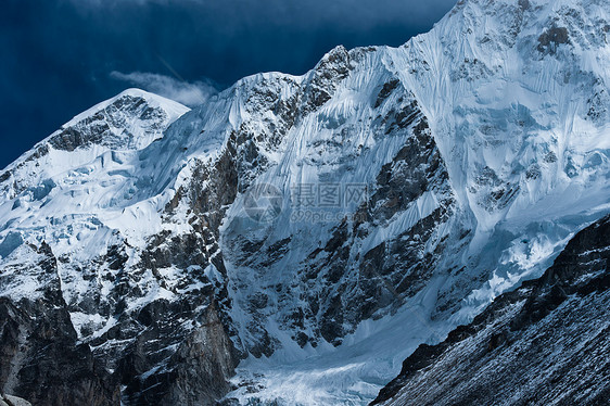 喜马拉雅山Gorak Shep和珠穆峰基地营地附近的峰峰图片