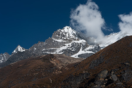 喜马拉雅山峰和云雾图片