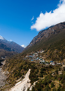 喜马拉雅山地貌 高原村庄和山区图片