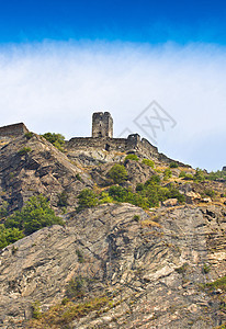 位于阿奥斯塔的城堡大厦地标建筑旅行爬坡教会天空蓝色风景堡垒图片