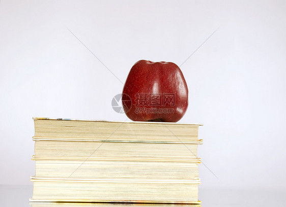 苹果书中的苹果水果学习教育图书营养图书馆班级红色考试学校图片