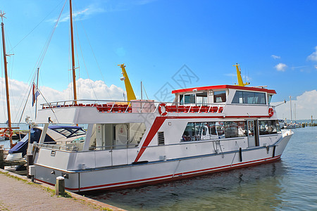 荷兰Volendam港的旅游船 荷兰图片