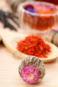 香草天然花卉茶和干花杯子酿造茶点治疗玫瑰玻璃植物芳香叶子茶壶图片