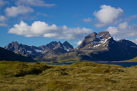 lofoten 宝箱旅行山峰大豆顶峰村庄目的地风景峡湾山脉海岸图片