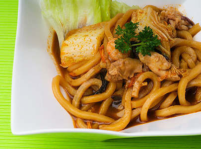 面条在背景亚西娅食物上筷子香料传统美食用餐午餐味道餐厅文化饥饿图片
