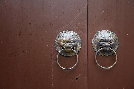 狮子门锁青铜平衡圆圈入口建筑学木头房子黄铜金子古董图片