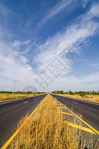 古城的公路蓝色太阳场景草地路线风景国家地平线自由旅行图片