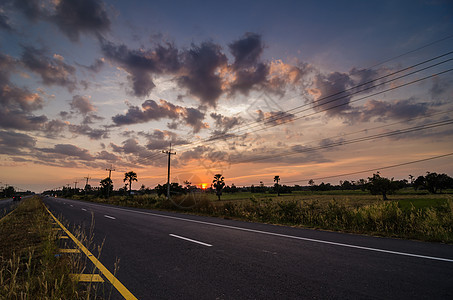 古城的公路旅行自由风景城市太阳国家草地地平线天空蓝色图片