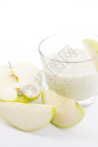 孤立的新鲜绿色苹果酸奶昔玻璃健康奶油液体产品早餐饮料奶制品甜点营养图片
