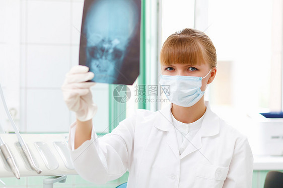 X光女医生蓝色援助工作手术男人疾病检查女士x光放射科图片