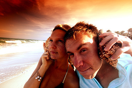 ALO 阿罗男人团体电话海滩海洋夫妻女士幸福讲话朋友们图片