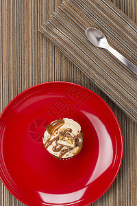 巧克力蛋糕食物红色美食甜点饮食盘子勺子面包蛋糕奶油图片