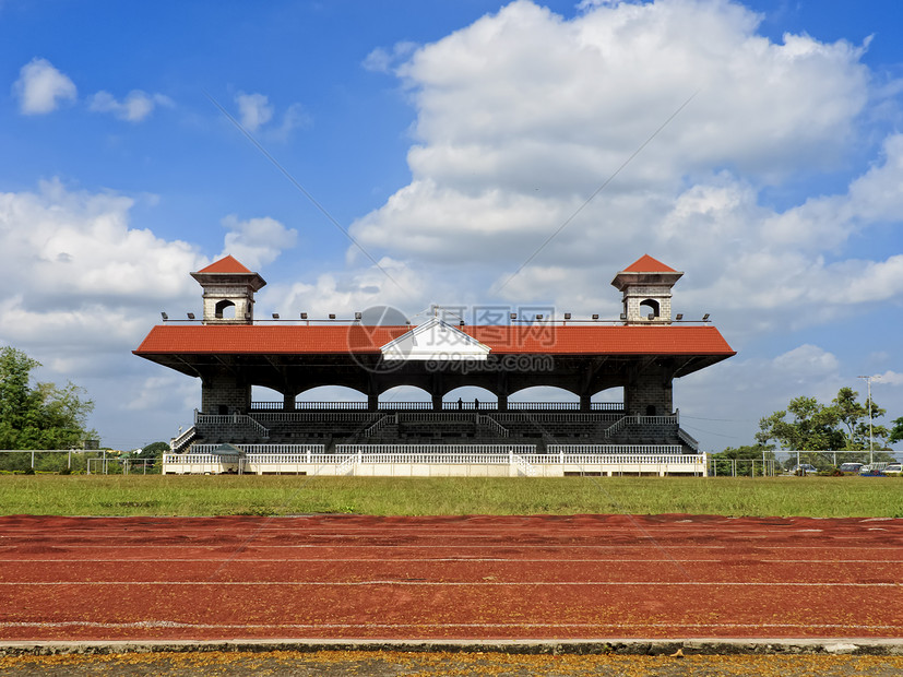 赛场内外双重压力 欧文与雷霆的未来能否擦出火花
