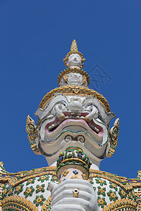 泰国黎明寺的白色守护神雕像(泰国)图片