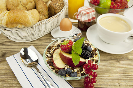 早晨吃佳美的早餐 有薄片和水果糕点谷物小吃橙子饮食维生素营养面包食物麦片图片