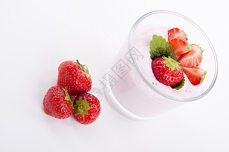 绝缘新鮮美味的strwaberry酸奶油玻璃饮料奶制品甜点饮食早餐果味健康酸奶节食图片